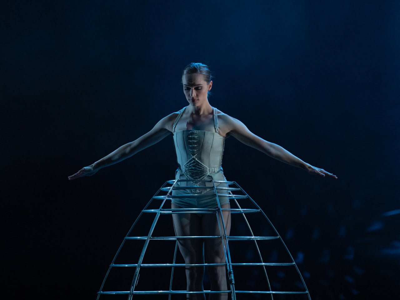 Kathleen Dahlhoff - Intro to Graham technique for ballet dancers